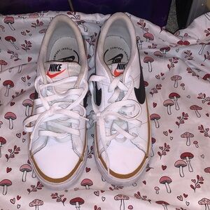 Nike Kids White and Gold Sneakers